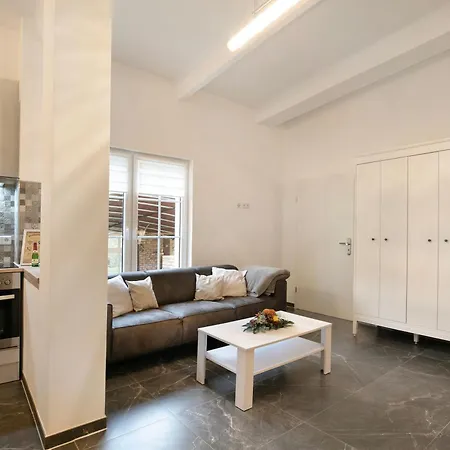 2 Apartment *